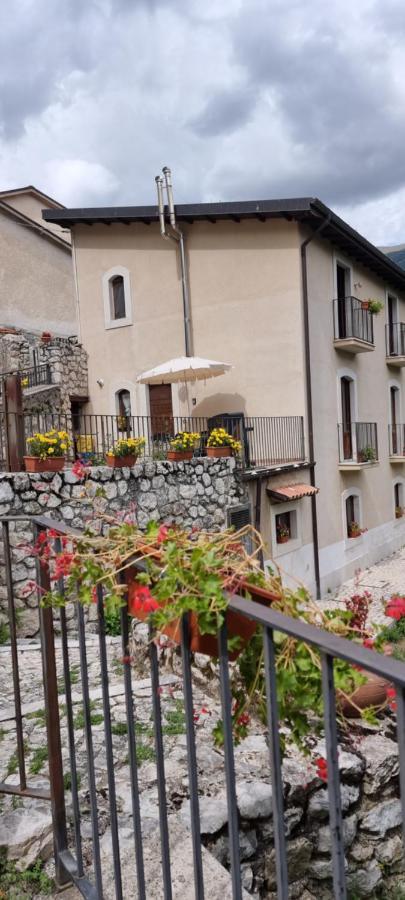 Casa Vacanze Al Castello Villetta Barrea Exterior photo