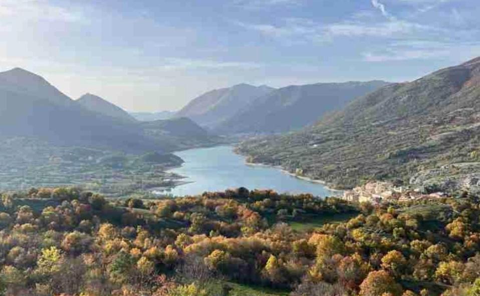 Casa Vacanze Al Castello Villetta Barrea Exterior photo